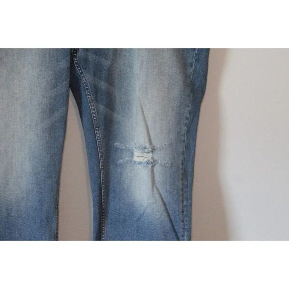 Vigoss Marley Distressed Midrise Cuffed Capri Light Wash Plus Size 22 H14763 - Picture 4 of 14